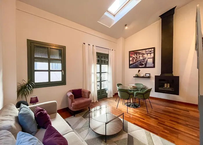 Modern In Old Town W Cathedral Views Apartman