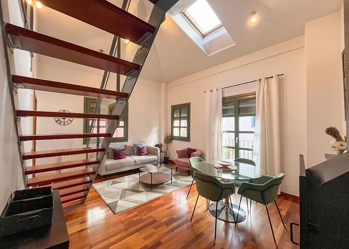 Modern In Old Town W Cathedral Views Apartman