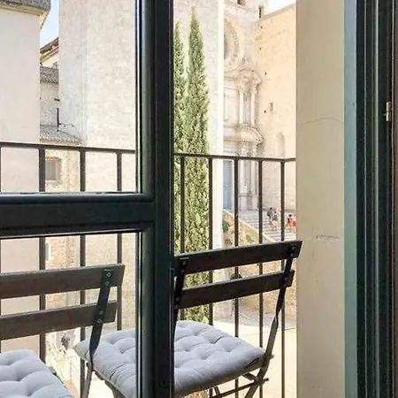 Modern In Old Town W Cathedral Views Apartamento *