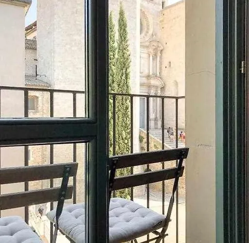 Modern In Old Town W Cathedral Views Апартаменты *