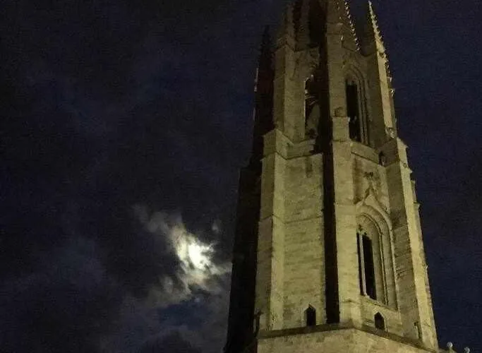 Modern In Old Town W Cathedral Views Χιρόνα